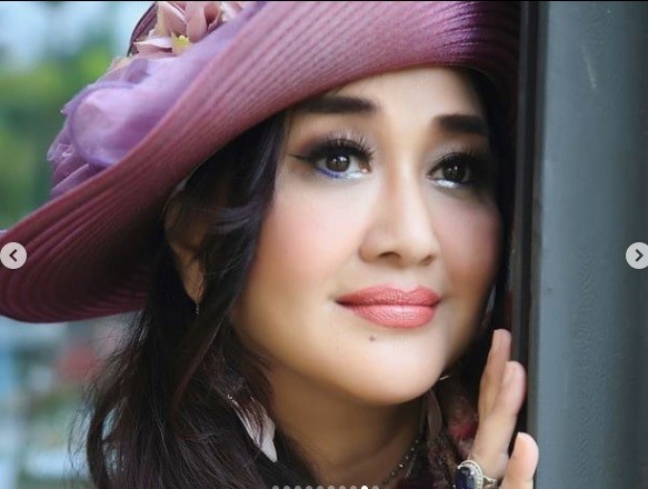 30 Paramitha Rusady Artis Cantik Memiliki Wajah Awet Muda. (Foto: Instagram)