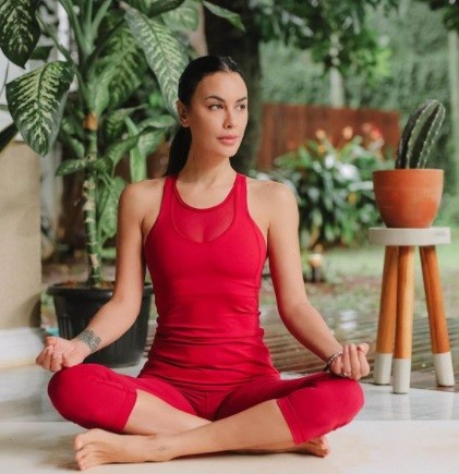 30 Sophia Latjuba Artis Cantik Memiliki Wajah Awet Muda. (Foto: Instagram)