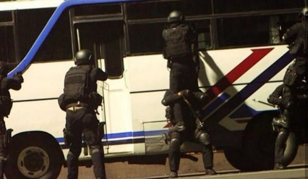 Batalyon Infanteri 400/Banteng Raiders menggelar simulasi antiteror  di Semarang. (Foto Kodam Diponegoro).