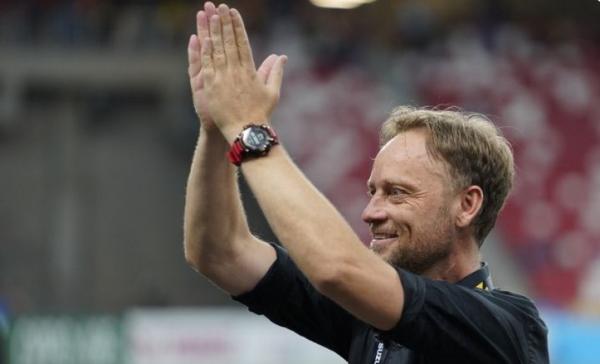 Alexandre Polking Pelatih Thailand Alexandre Polking ternyata punya jimat keberuntungan yang bikin timnya tak terkalahkan di Piala AFF 2020 sejauh ini. (Foto: AFF)