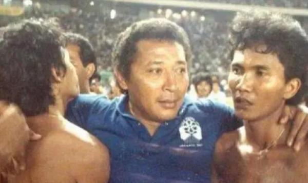 Bertje Matulapelwa Mantan Pelatih Timnas Indonesia Bertje Matulapelwa. (Foto: Istimewa)