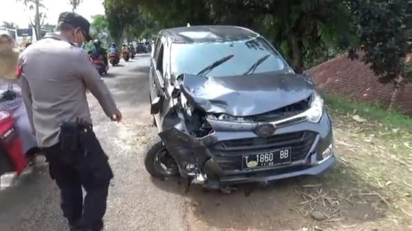 Minibus Tabrak 2 Motor dan Fondasi Jembatan di Wanayasa Purwakarta, 4 Terluka Parah