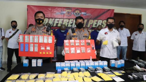 Peredaran Narkoba Senilai Ratusan Juta Digagalkan di Sukabumi, 6 Tersangka Ditangkap