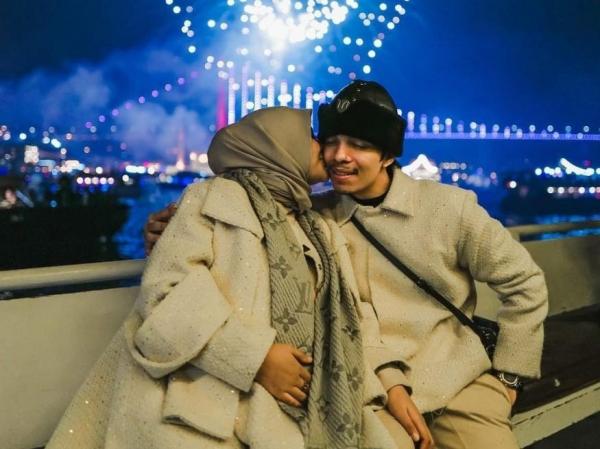 Gaya liburan artis merayakan tahun baru 2022. (Foto: Instagram)