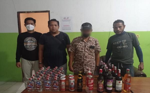 Dilaporkan Warga, Penjual Miras di Pasar Lama Sentani Ditangkap<