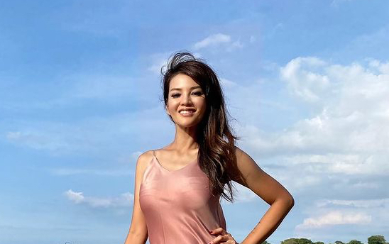 Artis Indonesia punya kembaran, Farah Quinn.