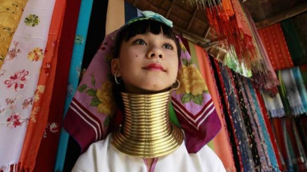 Suku Leher Panjang alias Karen, cincin di leher hanya boleh dilepas tiga kali seumur hidup (Foto: Reuters)