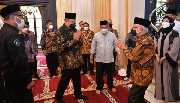Wapres 2 Wakil Presiden KH Ma`ruf Amin bertakziah ke kediaman pengusaha Chairul Tanjung. (Foto Setwapres).