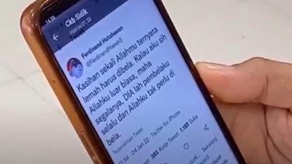 Cuitan Ferdinand Hutahean terkait Allahmu ternyata lemah harus dibela. (Istimewa)