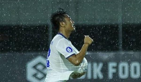 Arema FC menang tipis 1-0 atas Bhayangkara FC pada pekan ke-18 Liga 1, Minggu (9/1/2022) malam. (Foto: Twitter/Aremafcofficial)