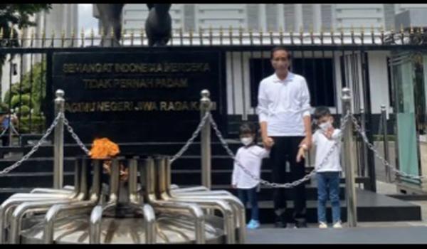 Momen Jokowi Bersama Jan Ethes dan Sedah Mirah Beri Makan Burung Dara di Istana