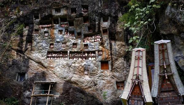 Makam Batu Lemo di Tana Toraja. (Foto: ronaldexplorer93)