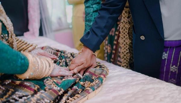 Tradisi Mappasikarawa Suku Bugis (Foto: Instagram/ilaa.ilhami)