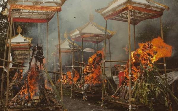 Upacara Ngaben di Bali Upacara Ngaben di Bali. (Foto: Instagram @ardibebangkan)