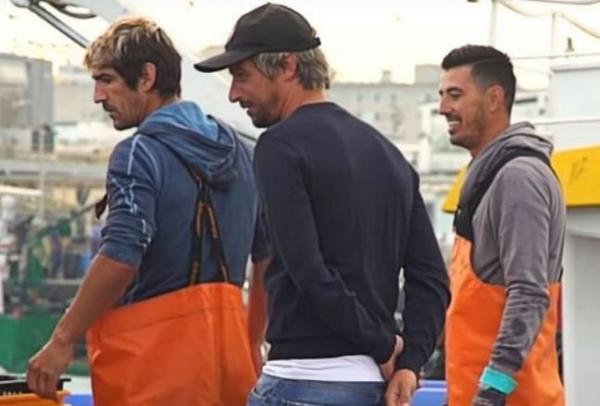 Fabio Coentrao kini menjadi nelayan di negara asalnya, Portugal. (Foto: Twitter/@ChronozRM)