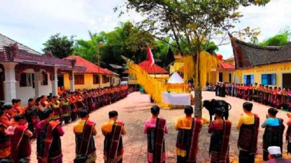 Penganut kepercayaan Malim atau Permalim menggelar ritual. (Foto: Istimewa/pariwisatasumut.net)