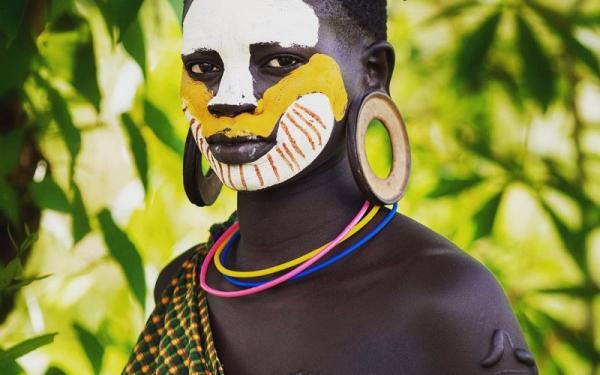 Perempuan suku Surma di Etiopia (Foto: Instagram omo_valley_tribes_gate)