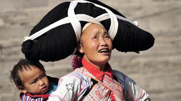 Tradisi Unik Rambut Bertanduk Palsu Suku Miao, Cara Mengenang Leluhur dan Percantik Diri 