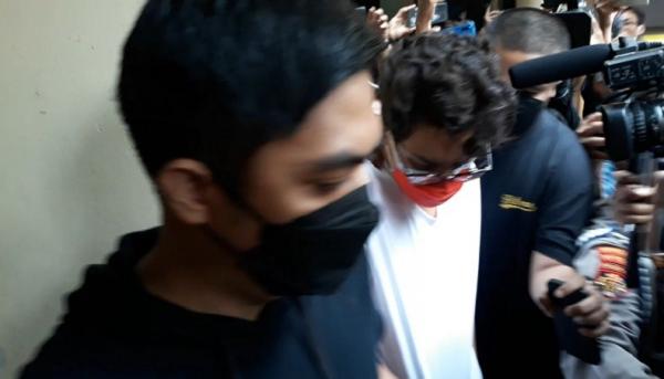 Aktor film sekaligus musisi Ardhito Pramono ditangkap polisi karena kasus narkoba jenis ganja. (Foto MNC Portal).