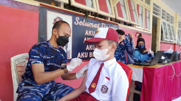 Sukseskan Vaksinasi Covid-19, Babinpotdirga Lanud Sam Ratulangi Manado Blusukan ke Sekolah