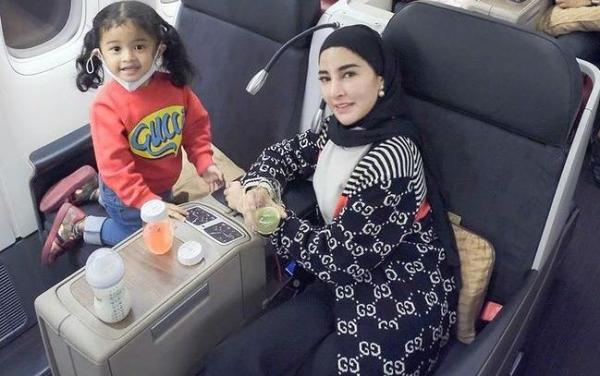 Shandy Purnamasari penerbangan Turki Shandy Purnamasari saat penerbangan ke Turki. (Foto: IG)