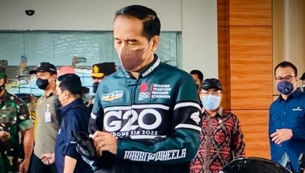 Jokowi Bergaya Ala Biker Pakai Jaket G20 Jajal Bypass BIL Mandalika