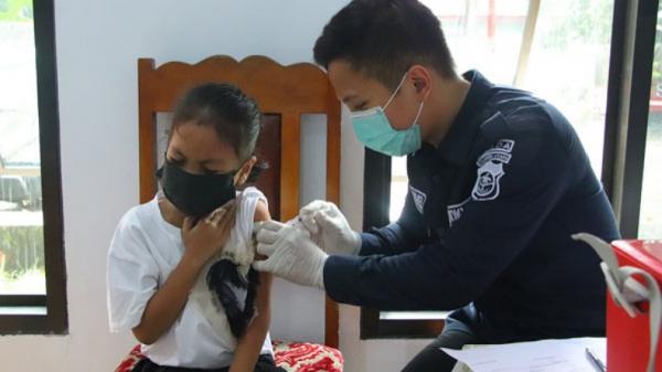 Ribuan Warga Ikuti Vaksinasi Covid-19 di Polresta Manado