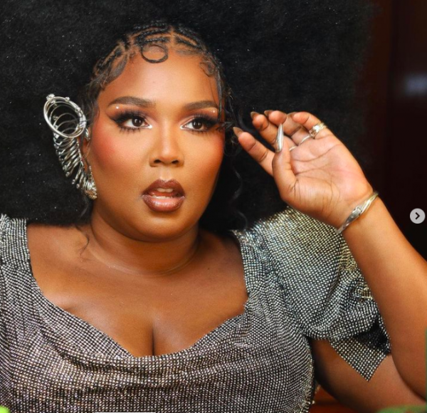 Deretan artis ini pernah mencoba main aplikasi kencan. (Foto: Instagram)