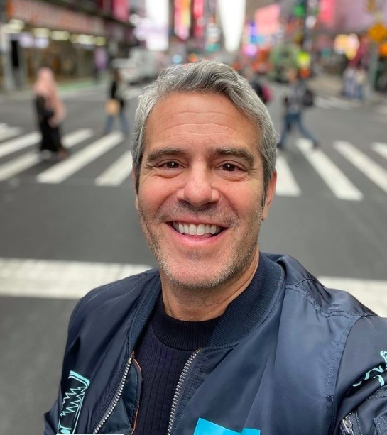 Screen Shot 2022 01 18 At 13 50 26 Deretan artis ini pernah mencoba main aplikasi kencan. (Foto: Instagram)