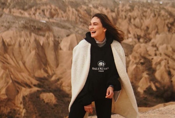 Artis Indonesia yang Pernah Traveling ke Cappadocia, Luna Maya.