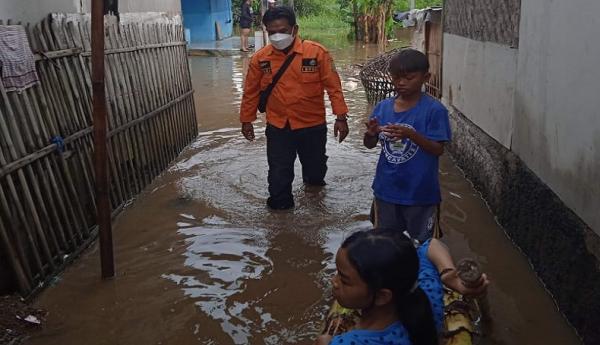 Dilanda Hujan Deras Berhari-hari, 1.996 Rumah di Karawang Terendam Banjir