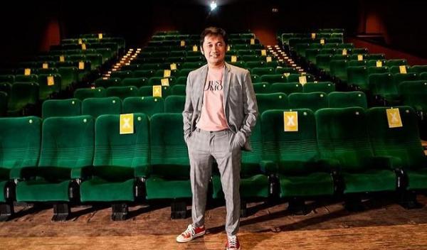 Hanung Bramantyo Hanung Bramantyo saat konpres film terbarunya, Just Mom. (Foto: IG)