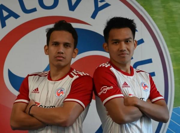 Egy Maulana dan Witan Sulaeman Witan Sulaeman dan Egy Maulana Vikri masuk starting XI FK Senica saat melawan Zlate Moravce dalam partai terakhir grup E Liga Tipsport. (foto: instagram/FK_senica).