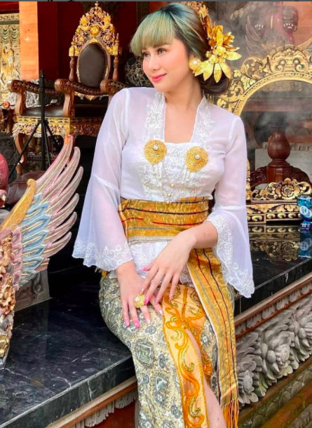 Artis Indonesia yang Populer karena Sensasi. (Foto: Instagram)