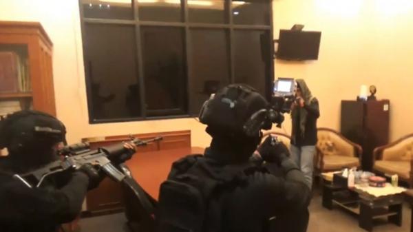 Prajurit Kopassus saat membantai anggota teroris di Cilegon, Banten (Iskandar Nasution/MNC Portal)