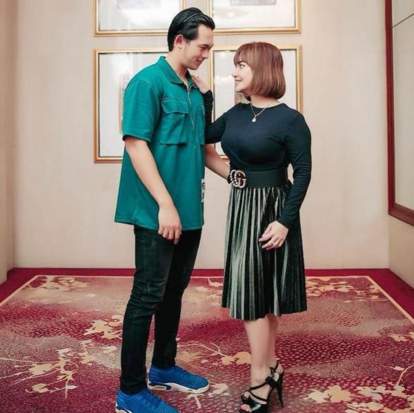 Artis Berhasil Meluluhkan Hati Berondong . (Foto: Instagram)