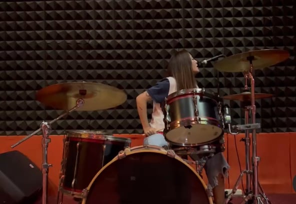Maura Magnalia Madyaratri hobi main drum. (Foto: IG)