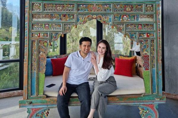 Artis lawas Menikah dengan pejabat. (foto: Instagram)