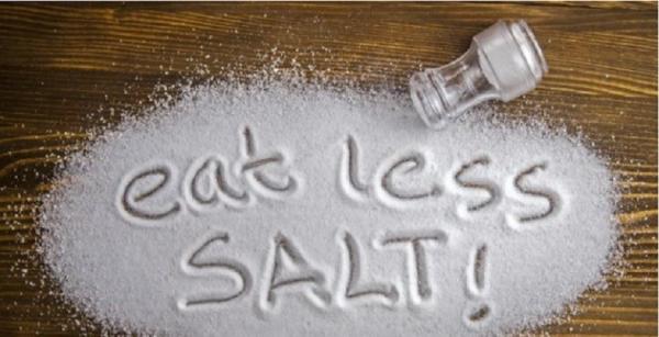 Lansia penghuni panti jompo dan anak yatim di Kota Palu hanya makan nasi dengan garam lantaran belum dapat bantuan. (Foto: Antara)