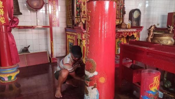 Kelenteng Kong Fuk Miau Muntok di Kabupaten Bangka Barat melakukan persiapan jelang Hari Raya Imlek. (Foto: iNews/Rizki Ramadhani).