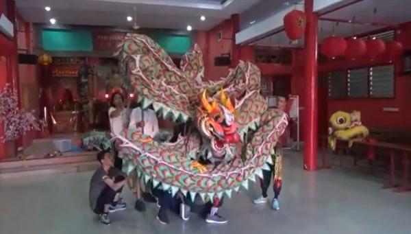 Barongsai Liong Bali Kelompok barongsai dan liong di Bali menggelar latihan. (Foto: iNews/Bagus Alit).
