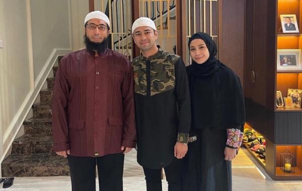 7 Artis Ini Ternyata Sudah Haji, Nomor 6 Mengaku Dikabulkan Punya Anak Usai Berdoa di Depan Ka'bah