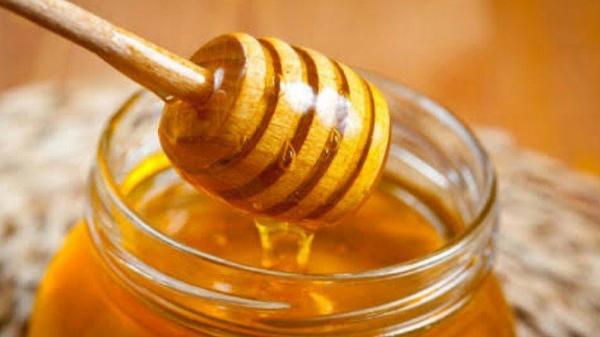 Madu alami salah satu cara mengobati sariawan dengan cepat secara alami. (Foto: Ist)