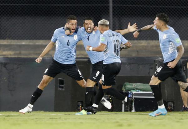 Rodrigo Bentancur Timnas Uruguay Gelandang Timnas Uruguay, Rodrigo Bentancur (6) merayakan gol kilat saat melawan Venezuela dalam laga Kualifikasi Piala Dunia 2022 zona CONMEBOL, Rabu (2/2/2022). (Foto: REUTERS)