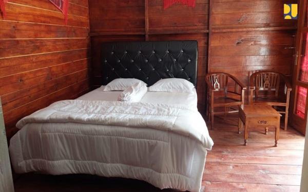 Homestay di Pulau Samosir 2 Kementerian PUPR meningkatkan kualitas rumah warga di Pulau Samosir, Sumut untuk dijadikan homestay di kawasan wisata Danau Toba. (foto: Kementerian PUPR)