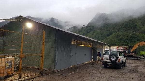 Bangunan rumah genset, tempat beroperasi mesin diesel berkapasitas 550 KVA penghasil listrik untuk perumahan warga di Kampung Waa Banti, Distrik Tembagapura. (Foto: PTFI)