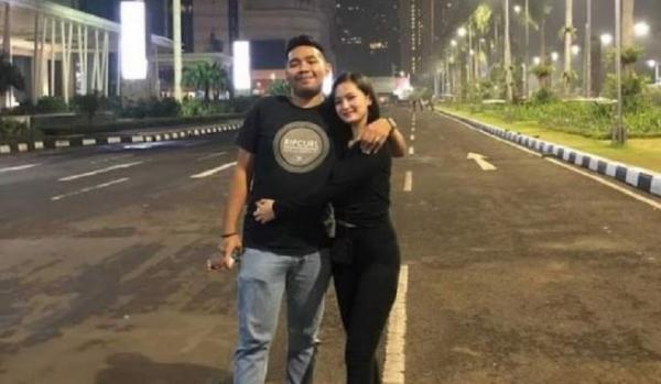 Briptu Christy Sugiarto bersama sang suami Briptu Reynaldy Kamae. (Foto: Facebook)