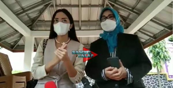 Ririn Dwi Ariyanti lega sudah resmi cerai dari Aldi Bragi. (Foto: YouTube))