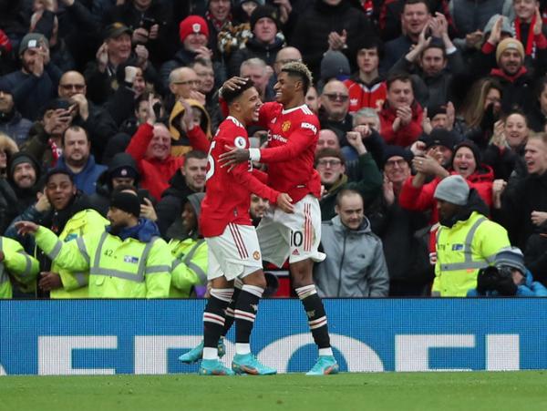 Jadon Sancho dan Marcus Rashford Jadon Sancho dan Marcus Rashford merayakan gol pertama bagi Manchester United saat menjamu Southampton dalam laga Liga Inggris 2021/2022 di Stadion Old Trafford, Sabtu (12/2/2022). (Foto: REUTERS/Russell Cheyne)