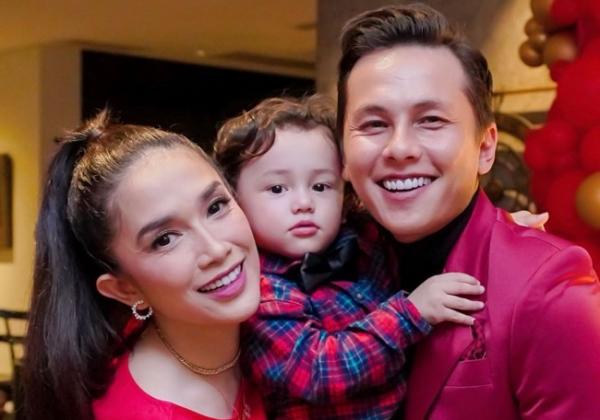 Artis cantik yang menikah dengan pria lebih muda, Ussy dan Andhika. (Foto: IG)